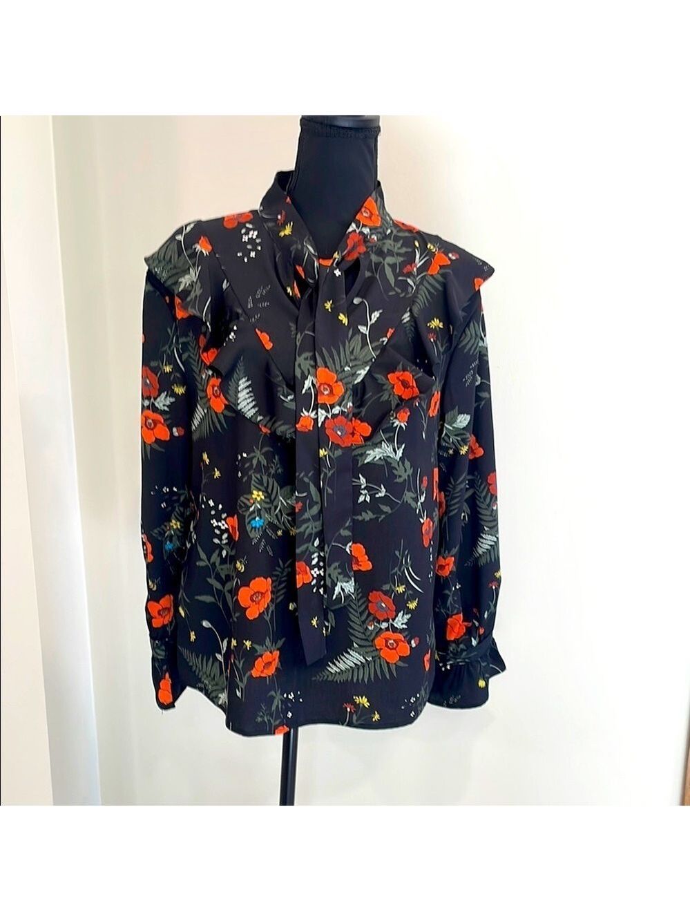 L.N.V Women’s Black floral top size M